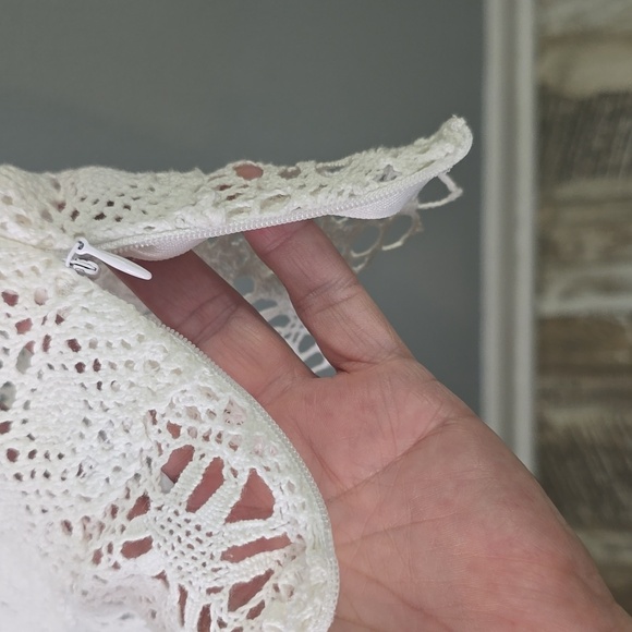 Emma James White Sleeveless Pleated Blouse With Lace & Side Zipper, Size 20W - Picture 4 of 5